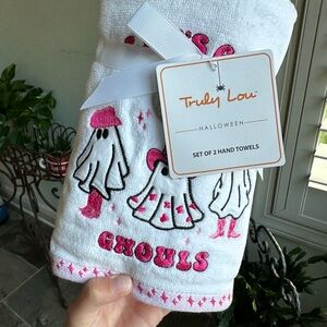 Truly Lou Halloween Ghost Hand Towels